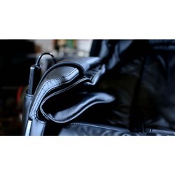 Массажное кресло Casada AlphaSonic (черный)