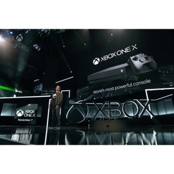 Игровая приставка Microsoft Xbox One X