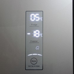 Холодильник Ginzzu NFK-530 Glass (черный)