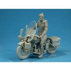 Сборная модель MiniArt U.S. Military Policeman w/Motorcycle (1:35)