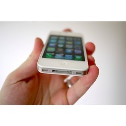 Мобильный телефон Apple iPhone 4S 16GB (белый)