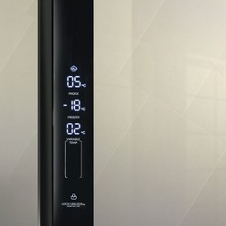 Холодильник Ginzzu NFK-610 Glass (черный)