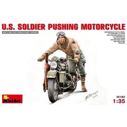 Сборная модель MiniArt U.S. Soldier Pushing Motorcycle (1:35)