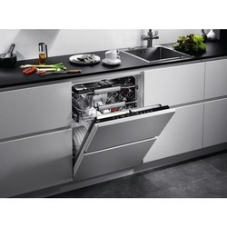 Встраиваемая посудомоечная машина AEG FSR 63807 P