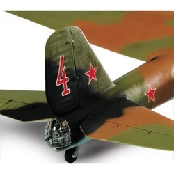 Сборная модель Zvezda Soviet Long Range Bomber Petlyakov Pe-8 (1:72)