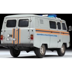 Сборная модель Zvezda Emergency Rescue Service UAZ 3909 (1:43)