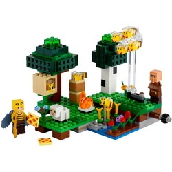 Конструктор Lego The Bee Farm 21165