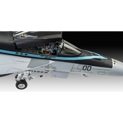 Сборная модель Revell Mavericks F/A-18E Super Hornet (1:72)