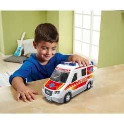 Сборная модель Revell Ambulance with Figure (1:20)