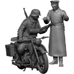 Сборная модель Zvezda German R-12 Heavy Motocycle with Rider and Officer (1:35)