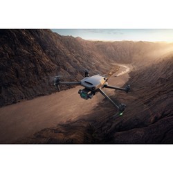 Квадрокоптер (дрон) DJI Mavic 3 Cine Premium Combo