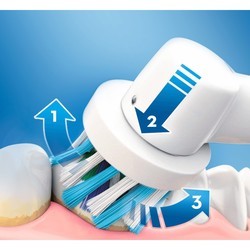 Электрическая зубная щетка Oral-B Genius 8100S