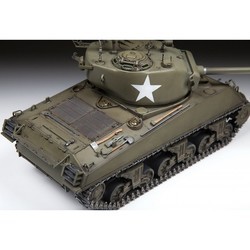Сборная модель Zvezda US Medium Tank M4A3 (76) W Sherman (1:35)