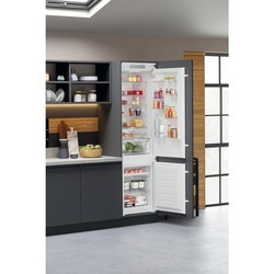 Встраиваемые холодильники Hotpoint-Ariston HAC 20T 323