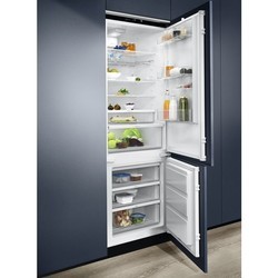 Встраиваемые холодильники Electrolux ECB 7TE70 S