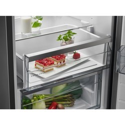 Холодильники AEG RKB 638E2 MW