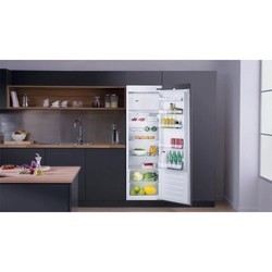 Встраиваемые холодильники Hotpoint-Ariston HSZ 18011 UK