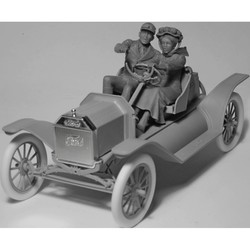 Сборные модели (моделирование) ICM Model T 1913 Speedster with American Sport Car Drivers (1:24)
