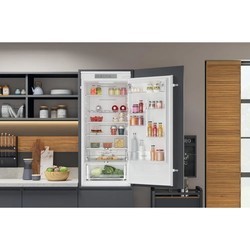 Встраиваемые холодильники Hotpoint-Ariston HTC20 T321 UK