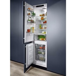 Встраиваемые холодильники Electrolux ENS 8TE19 S