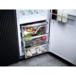 Встраиваемые холодильники Miele K 7743 E