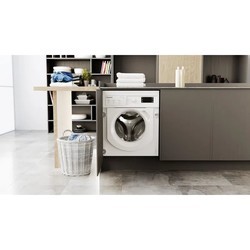 Встраиваемые стиральные машины Hotpoint-Ariston BI WMHG 91485 UK