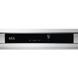 Встраиваемые холодильники AEG SKB 818F1 DC