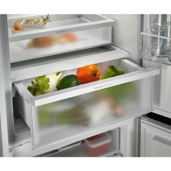 Встраиваемые холодильники Electrolux ENP 7MD18 S