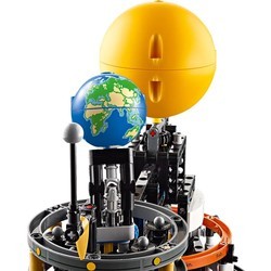 Конструкторы Lego Planet Earth and Moon in Orbit 42179