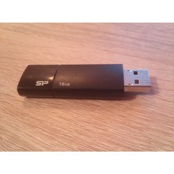 USB Flash (флешка) Silicon Power Ultima U05 8Gb (черный)