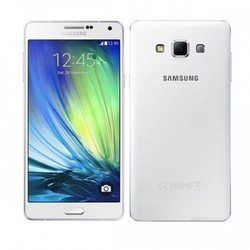 Мобильный телефон Samsung Galaxy A3 (белый)