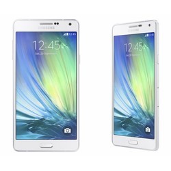 Мобильный телефон Samsung Galaxy A7 (белый)