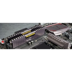 Оперативная память Corsair Vengeance LPX DDR4 (CMK32GX4M4A2400C14)