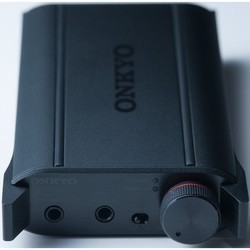 Усилитель для наушников Onkyo DAC-HA200