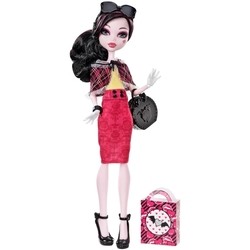Кукла Monster High I Love Shoes Draculaura BBR91